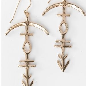 Hoku Star Earrings by Catori